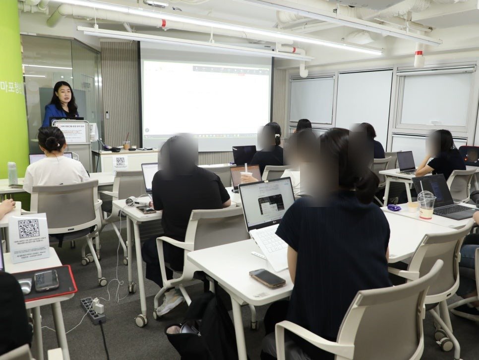 마포청년나루 생성형 AI 실무 스킬업 특강에서 강의하는 조재옥
